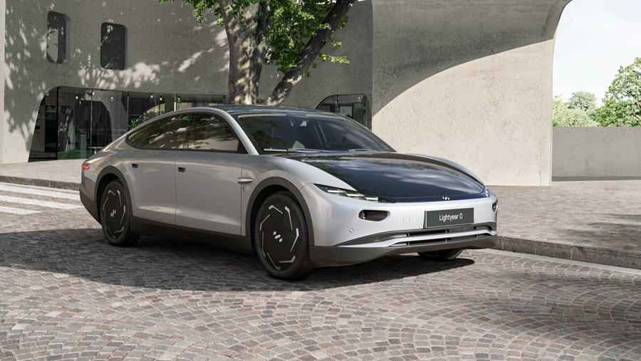 Lightyear wordt eerste bedrijf met serieproductie van elektrische zonneauto